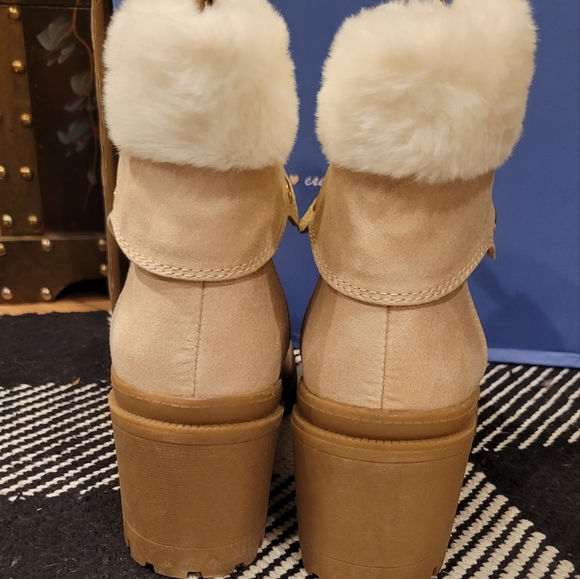 7.5 Jellypop, off white suede like Womens Shoe Boot, Mission - Picture 4 of 10